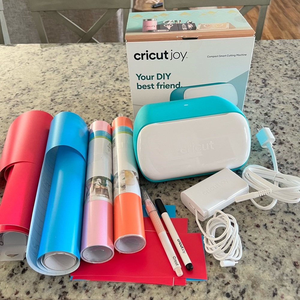 Cricut Joy. Like brand new only used a few times. Colors are white and turquoise